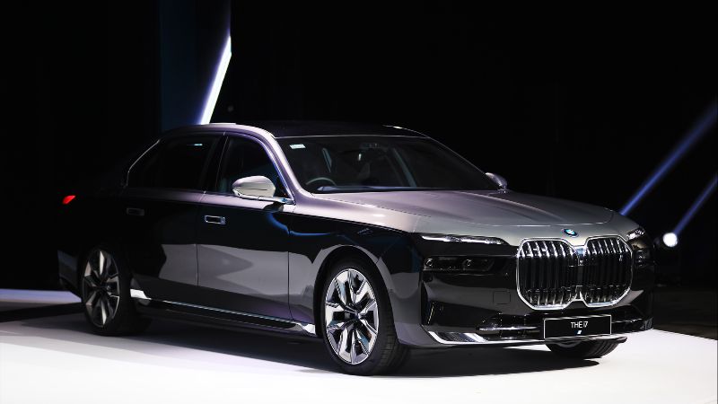 BMW Individual Two-Tone Finish, Bisa Kustom Warna Seri 7 Sesuai Selera image1222