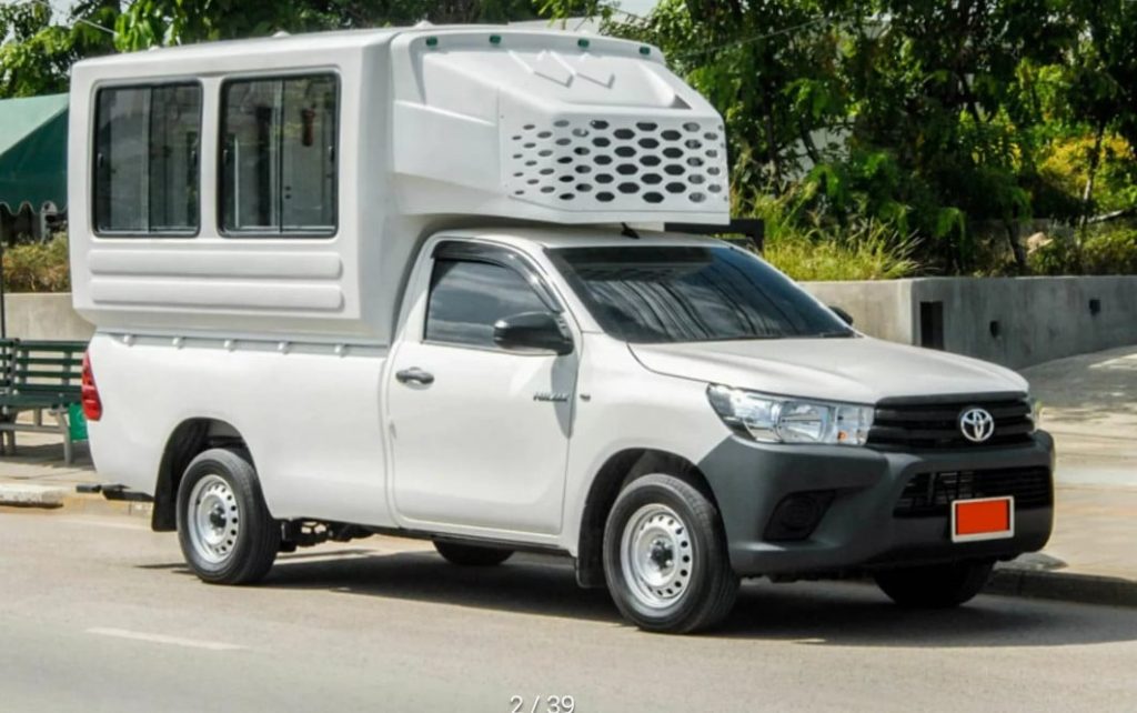 Toyota Hilux Jadi Minibus Untuk Angkut Biarawan