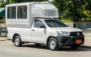 Perusahaan Ini Bikin Toyota Hilux Jadi Minibus Untuk Angkut Biarawan