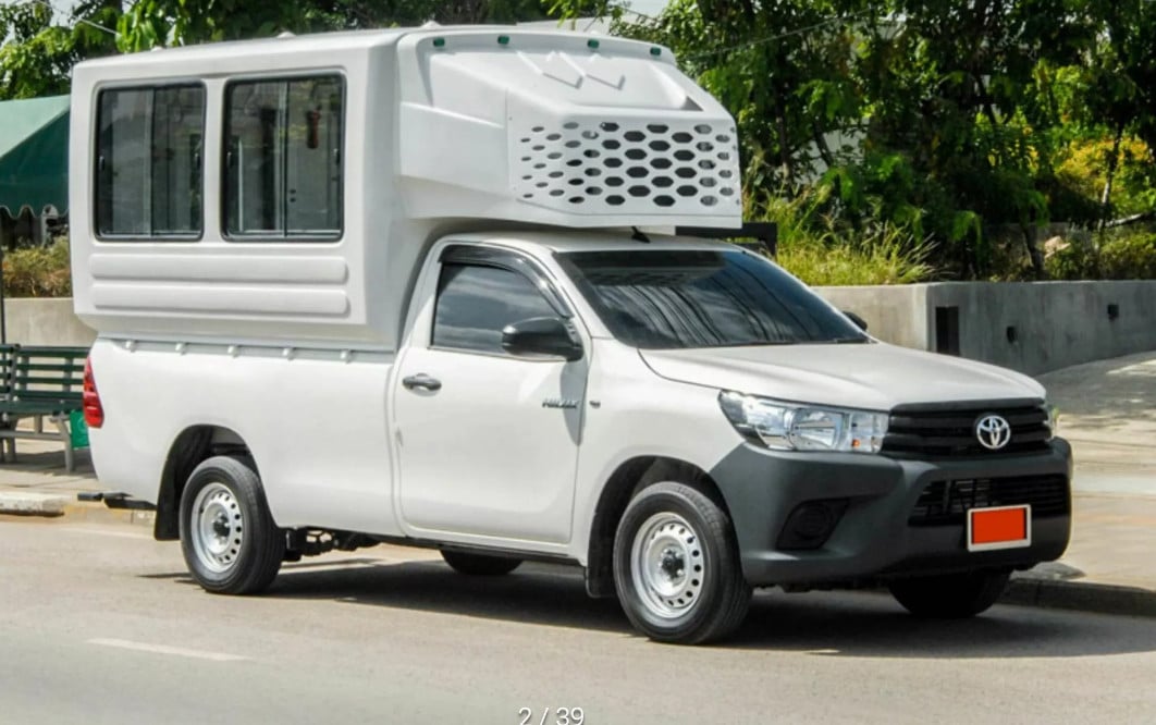 Perusahaan Ini Bikin Toyota Hilux Jadi Minibus Untuk Angkut Biarawan Perusahaan Ini Bikin Toyota Hilux Jadi Minibus Untuk Angkut Biarawan