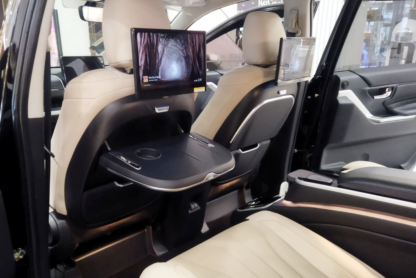 Meja lipat jadi optional package