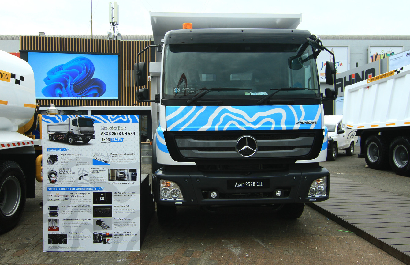 Kehadiran DCVI ingin mengapresiasi pelanggan setia truk Mercedes-Benz di industri tambang 