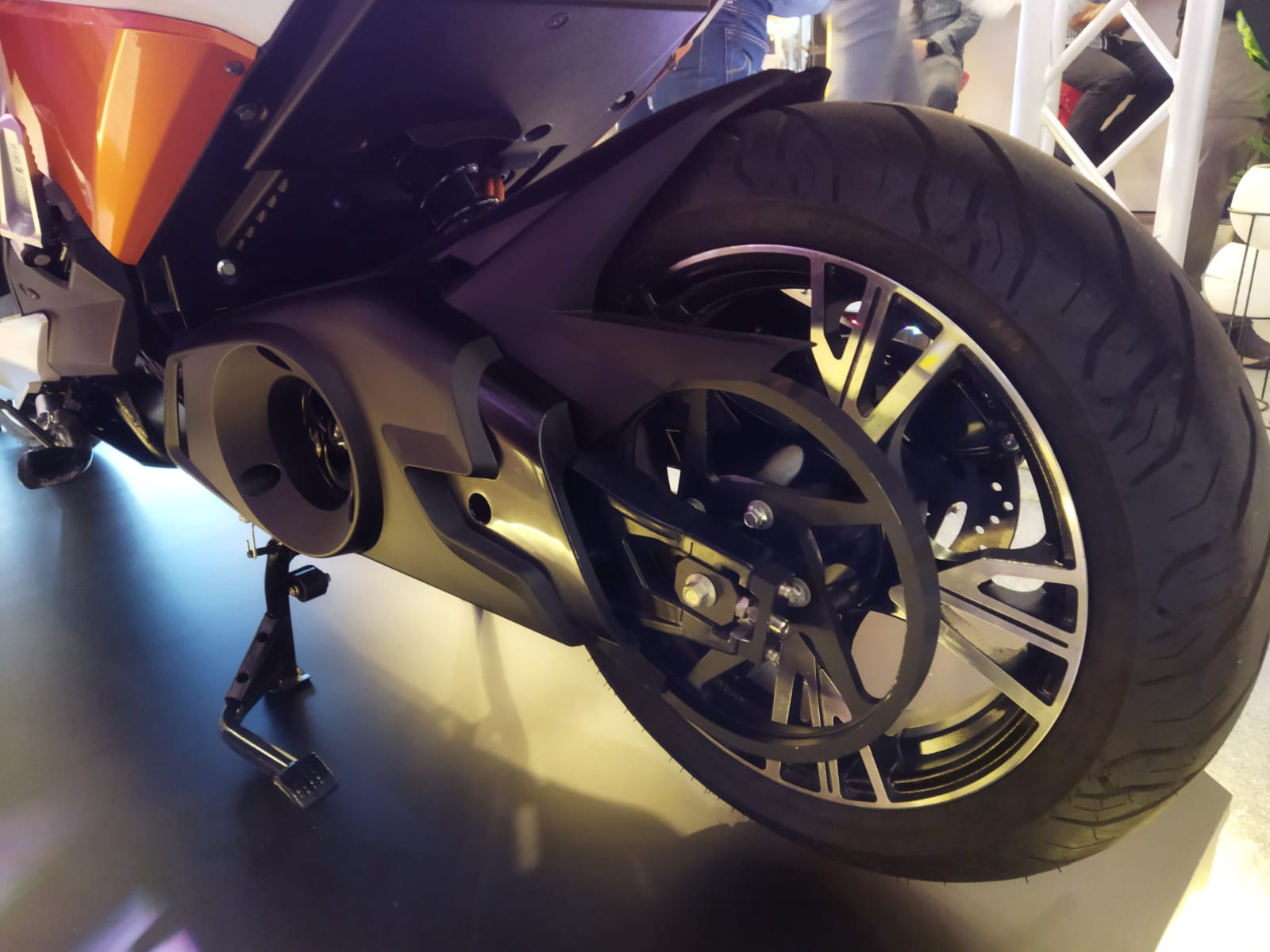 Spesifikasi dan Harga Polytron Fox-500 Gabungkan Performa dan Kenyamanan Polytron Fox-R pakai suspensi belakang monoshock