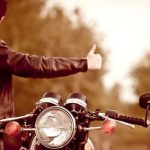 Ini yang Harus Dilakukan Jika Bensin Motor Sudah Tiris Saat Riding