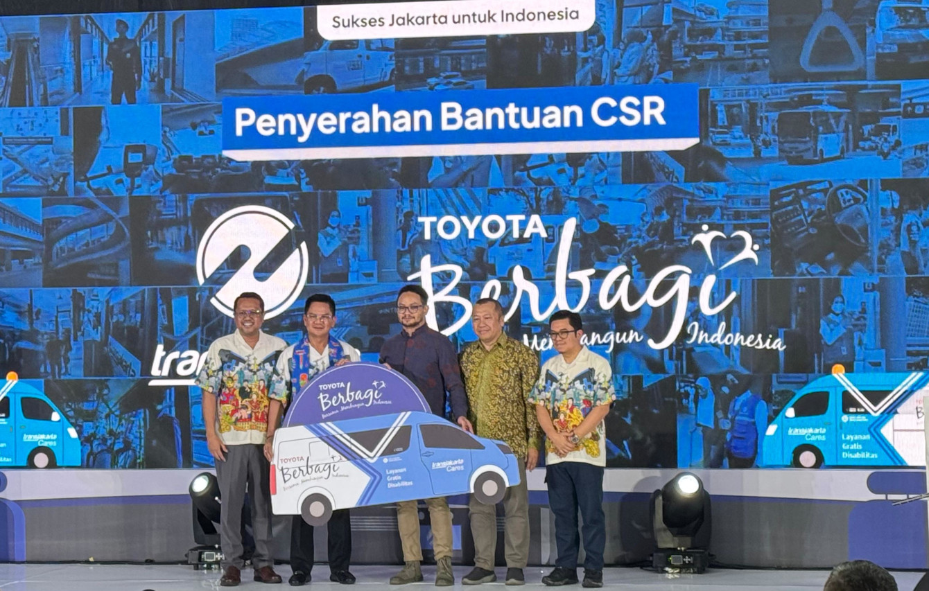 Toyota HiAce Premio untuk untuk  Transjakarta Cares sejalan dengan 4 pilar Toyota