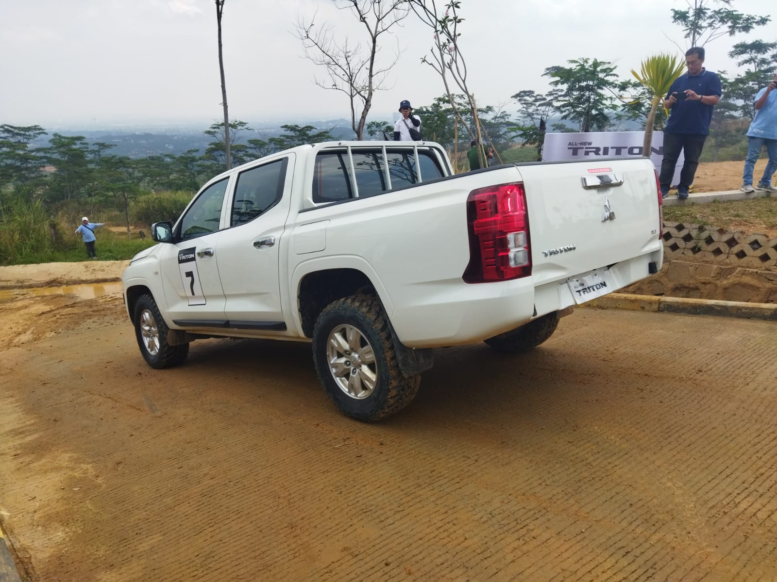 Tes off-road langsung Mitsubishi All New Triton