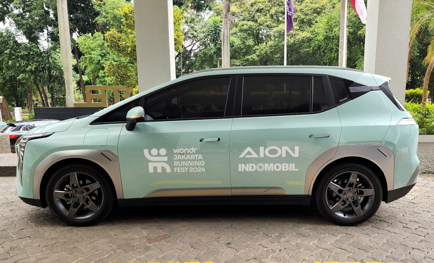 3 Unit AION Y Plus Dukung Event Jakarta Running Festival 2024 Penggunaan AION Y Plus ialah sebagai mobil pengawal berteknologi EV
