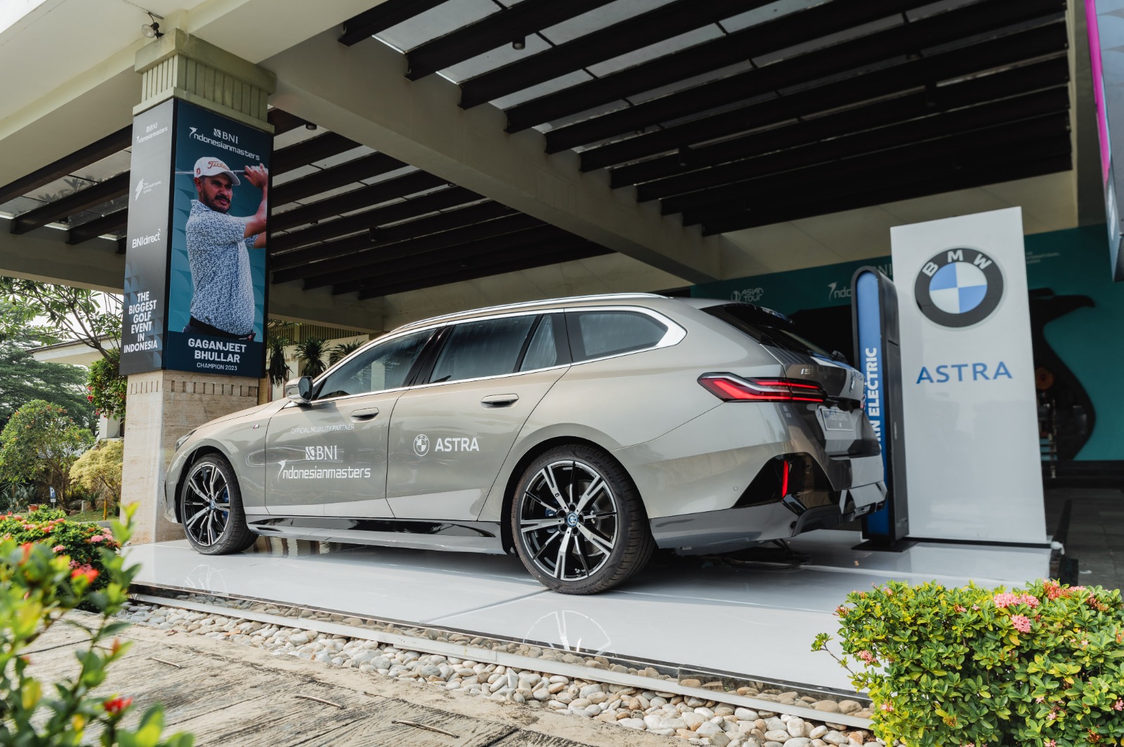 Total ada 15 unit mobil BMW baik EV dan ICE untuk mendukung operasional golfer di Indonesian Masters 2024