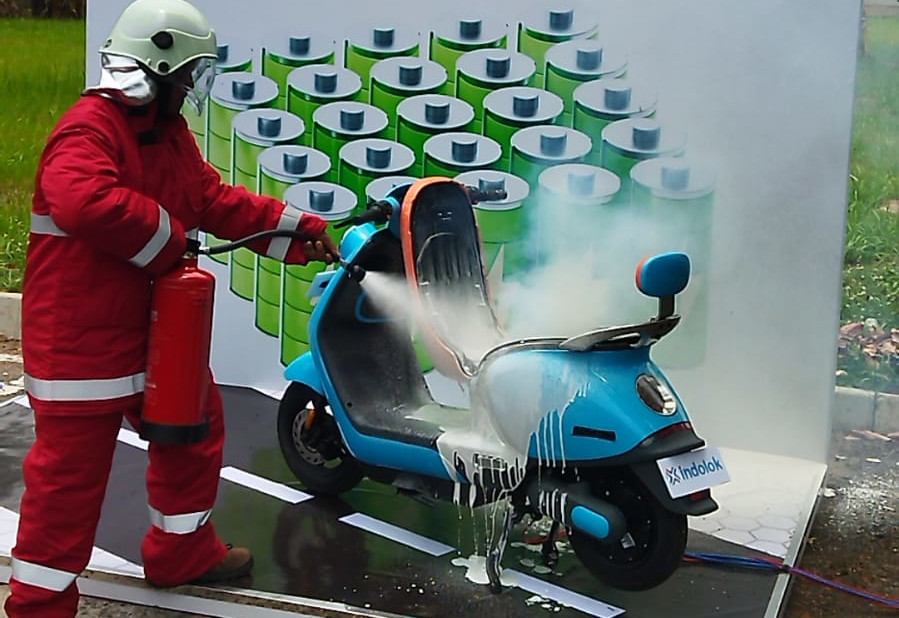 Gunnebo Fire Extinguisher Lith-PRO Meluncur, Siap Jinakkan Api Mobil dan Motor Listrik Thermal runaway di baterai motor listrik model lithium dipadamkan dengan Gunnebo Fire Extinguisher Lith-PRO