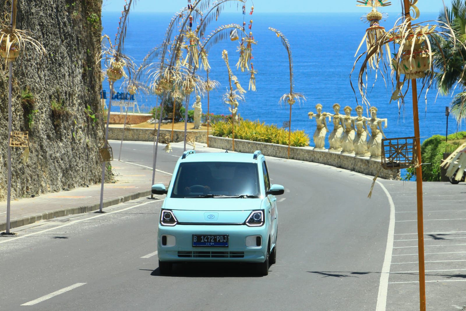 4 Kelebihan Utama Seres E1 dibanding kompetitor, Diskon 60 juta! Untuk menunjang keasyikan berkendara sudah hadir fitur cruise control