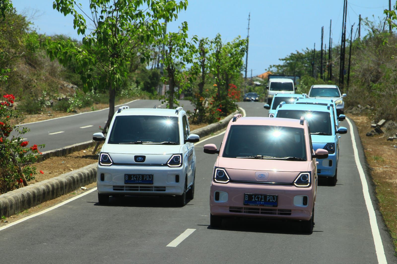 4 Kelebihan Utama Seres E1 dibanding kompetitor, Diskon 60 juta! Pada bagian atap sudah terpasang roof rail