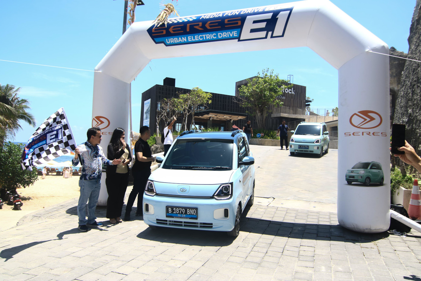 4 Kelebihan Utama Seres E1 dibanding kompetitor, Diskon 60 juta! Jelajah pulau Dewata pakai Seres E1