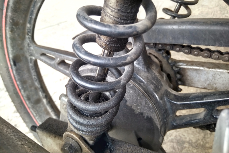 Penyebab shockbreaker motor terasa keras