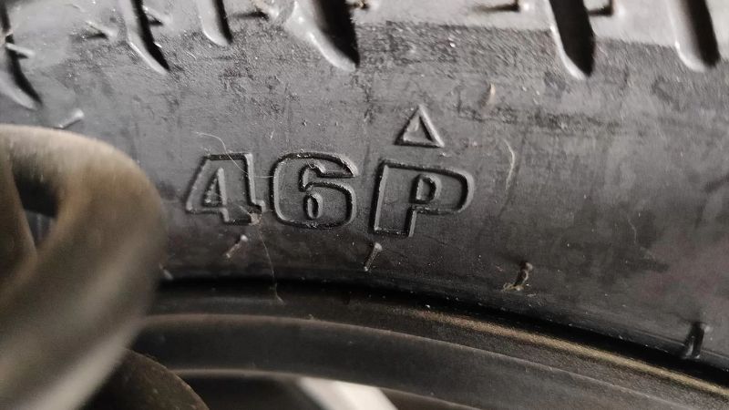 Tanda Segitiga di Ban Mobil dan Motor