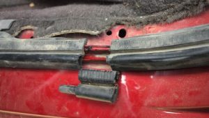 Jangan Sepelekan! Ini Cara Mengatasi Karet Pintu Mobil Kering dan Harus Ganti