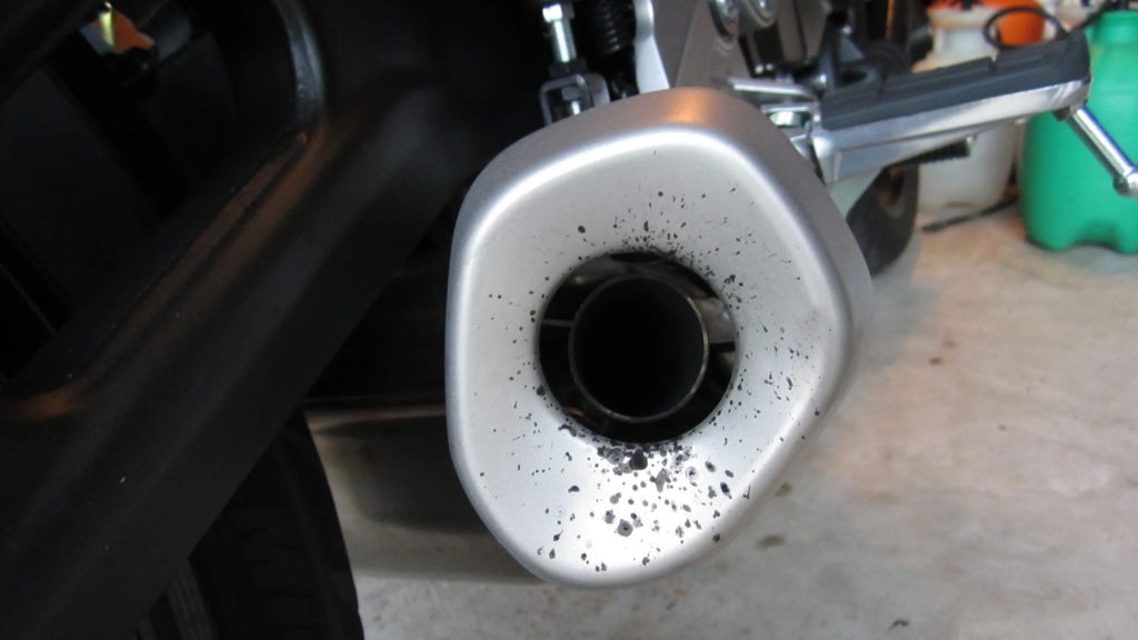 Oli dari Knalpot motor