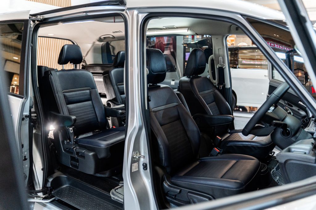 Aturan ganti jok Nissan Serena e-Power pakai jok elektris aftermarket