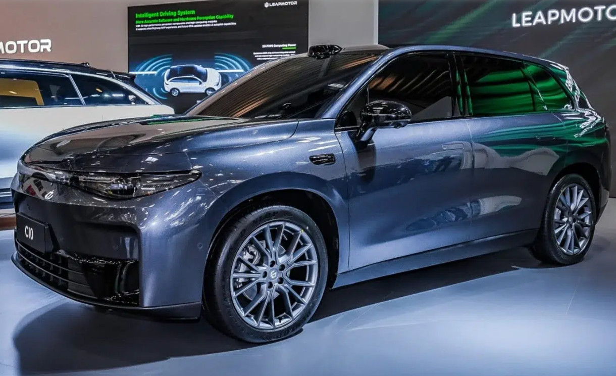 Langsung dari Paris Motor Show 2024 : Leapmotor Tampilkan C10 dan T03 serta Debut Leapmotor B10 Leapmotor Tampilkan C10 dan T03 serta Debut Leapmotor B10