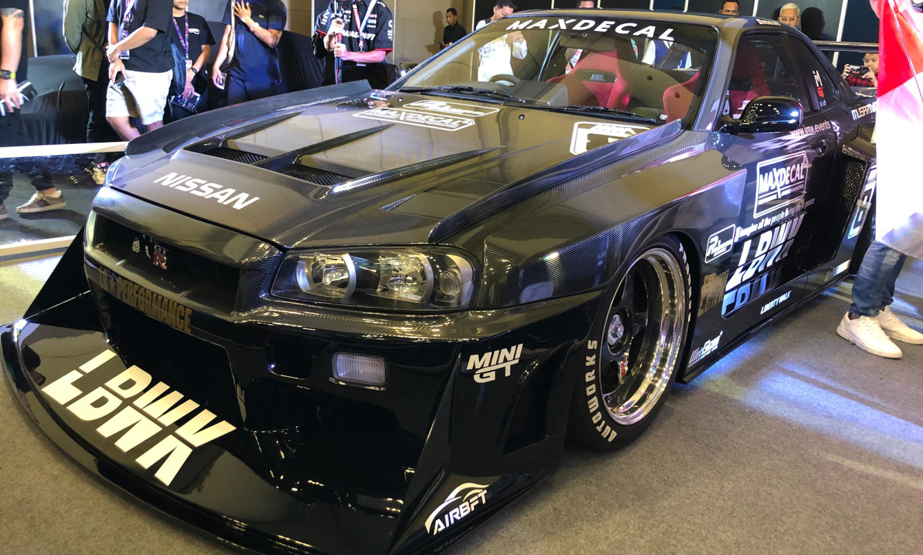 Spesifikasi Nissan Skyline R34 Super Silhouette LBWK – Moladin