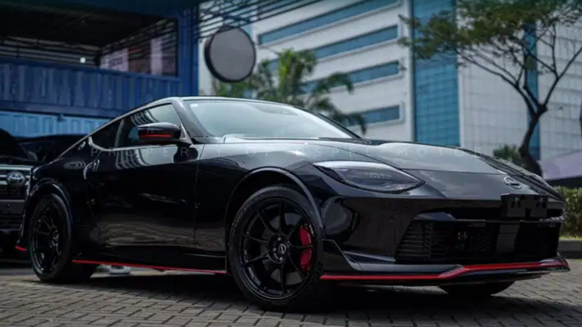 Nissan Z versi Nismo juga dijual IU dengan kisaran harga tertinggi Rp 2,55 miliar