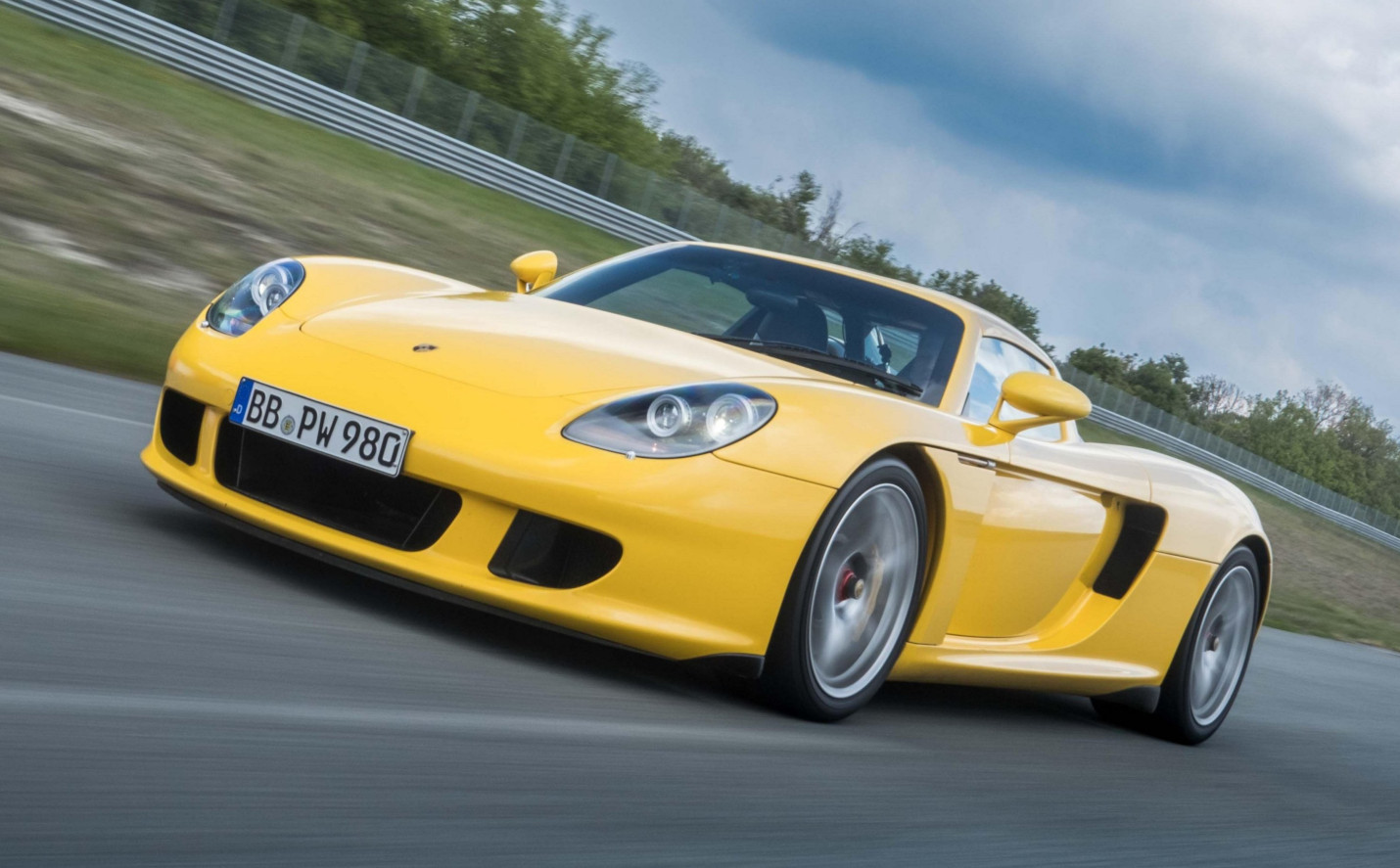 Ini Dia Ban Baru untuk Porsche Carrera GT Tujuan pengembangan ban baru untuk lebih meningkatkan dinamika berkendara