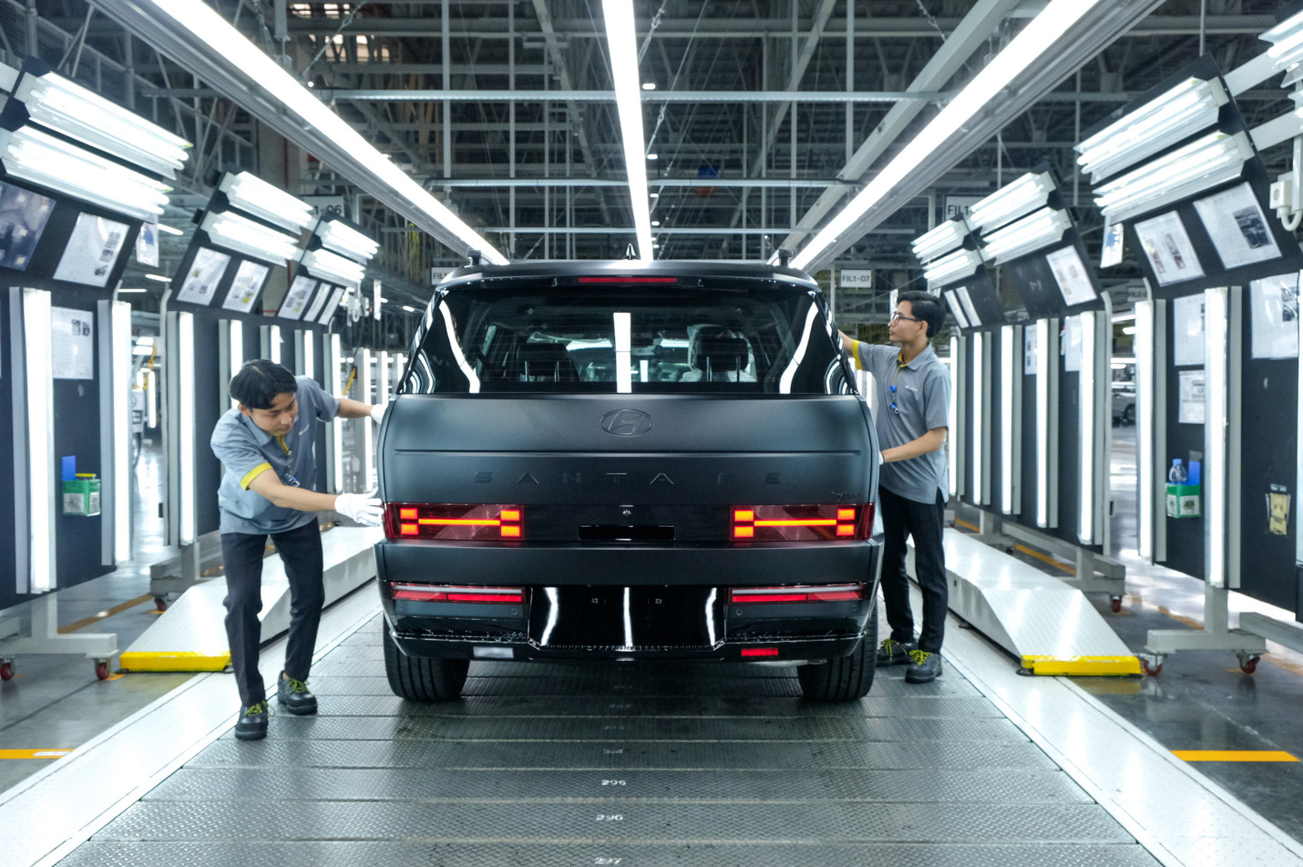 Produksi lokal Santa Fe bukti keseriusan Hyundai di pasar otomotif Tanah Air