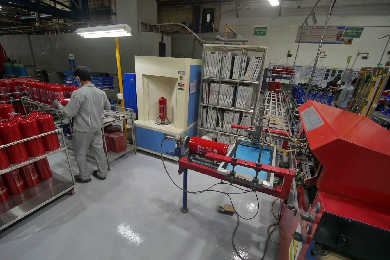 Gunnebo Fire Extinguisher Lith-PRO Meluncur, Siap Jinakkan Api Mobil dan Motor Listrik Proses pembuatan tabung Gunnebo Fire Extinguisher Lith PRO 1