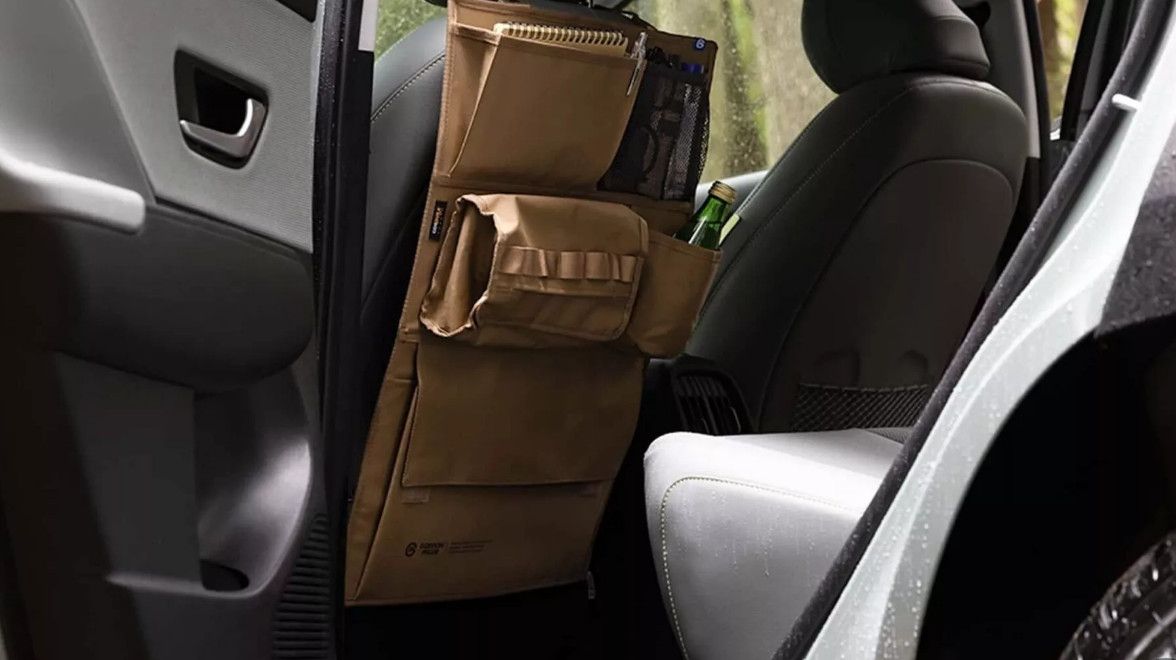 Referensi Modifikasi Hyundai Kona Electric Bergaya Off-road Bagian kabin referensi modifikasi Hyundai Kona Electric ini juga sudah diberi kelengkapan khusus