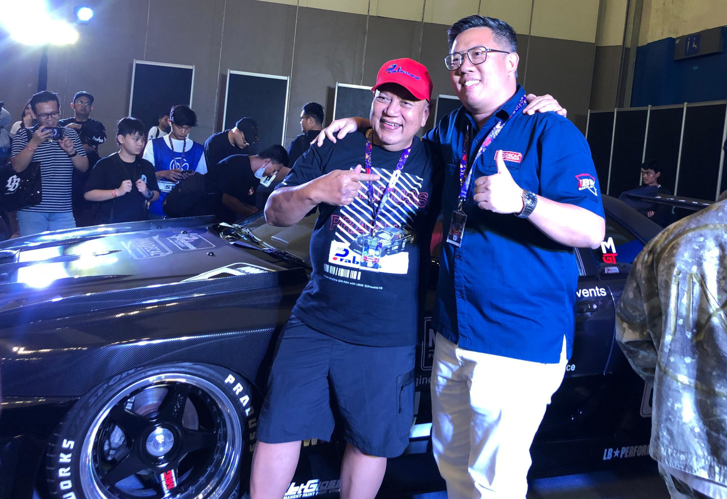 Koko dari Prabus (kiri) dengan Musa Artwork