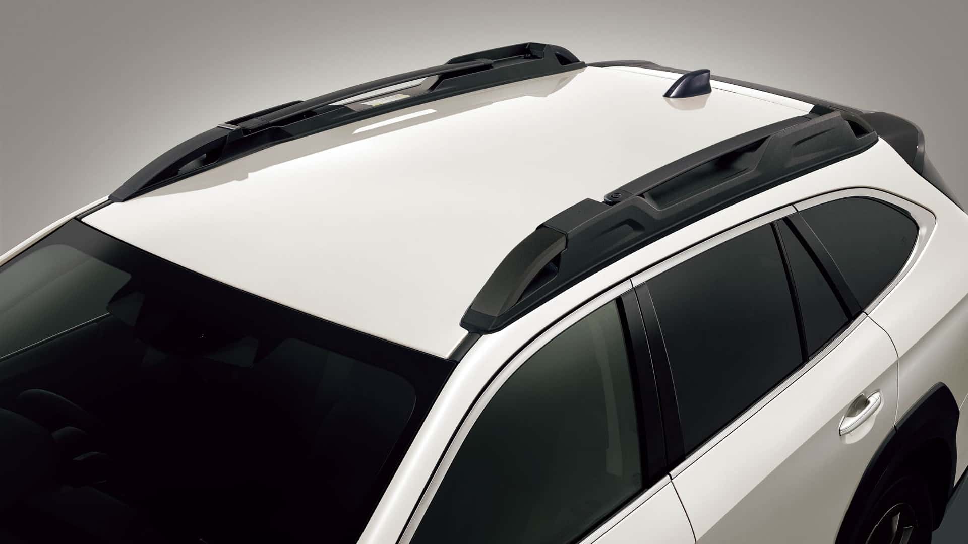 Pasang roof rail warna hitam