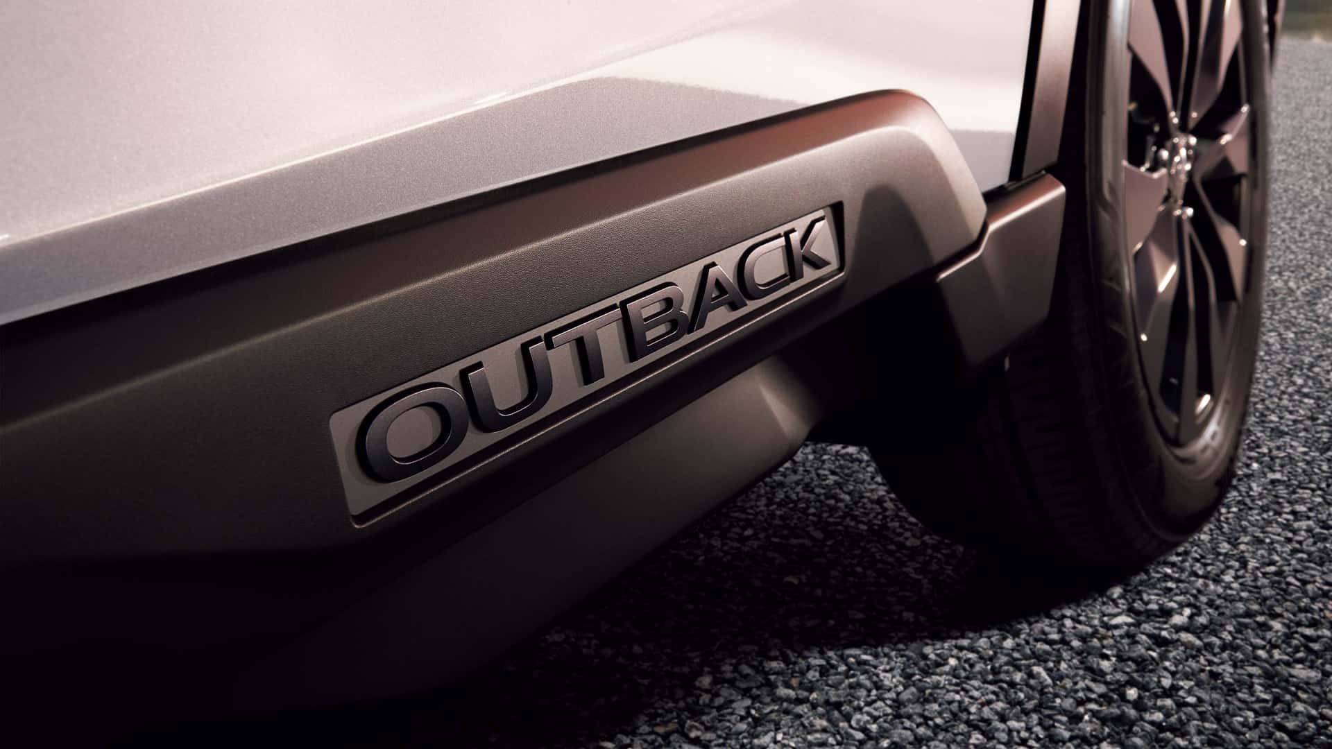 Side skirts juga tertulis identitas Outback edisi khusus