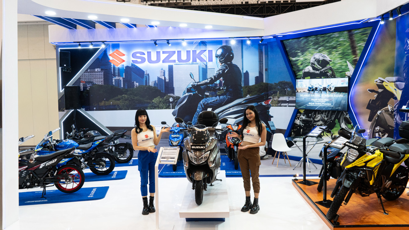 Booth Suzuki di IMOS dan jajaran produk yang ditampilkan