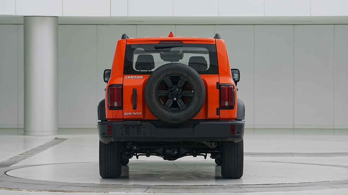 Tampilan belakang masih identik dengan saudaranya