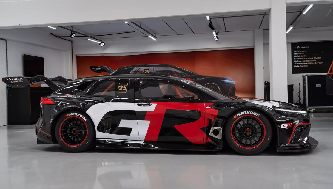 Mobil balap Toyota Corolla Cross ini terlihat begitu aerodinamis