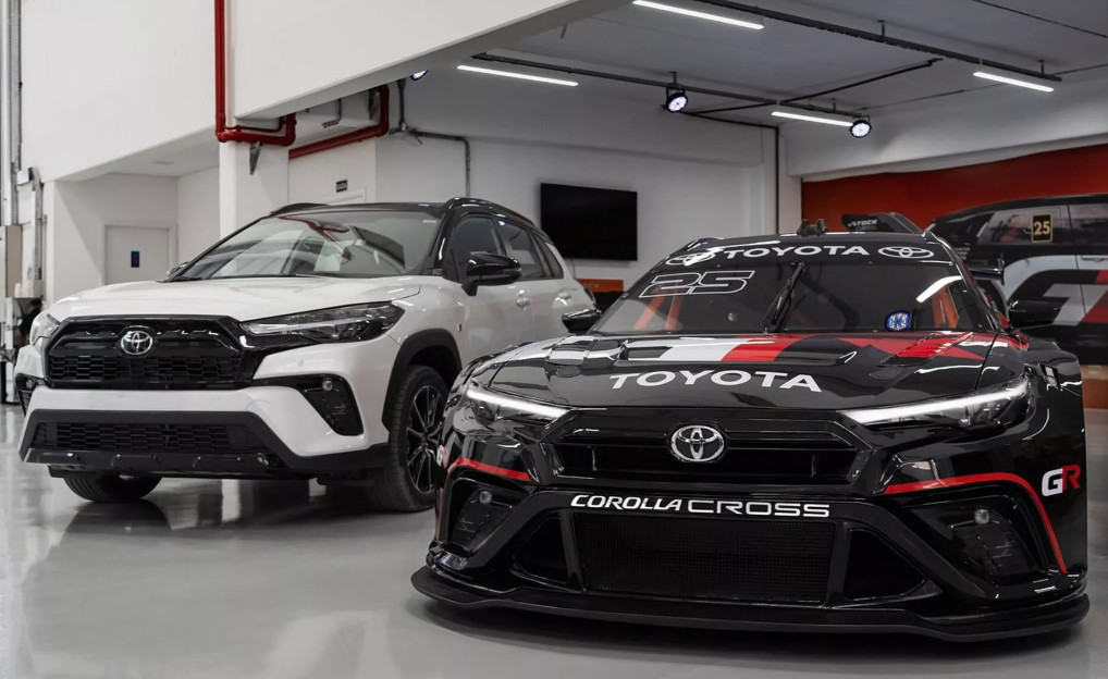 Nampak serupa, mobil balap Toyota Corolla Cross ini dibuat dari platform berbeda