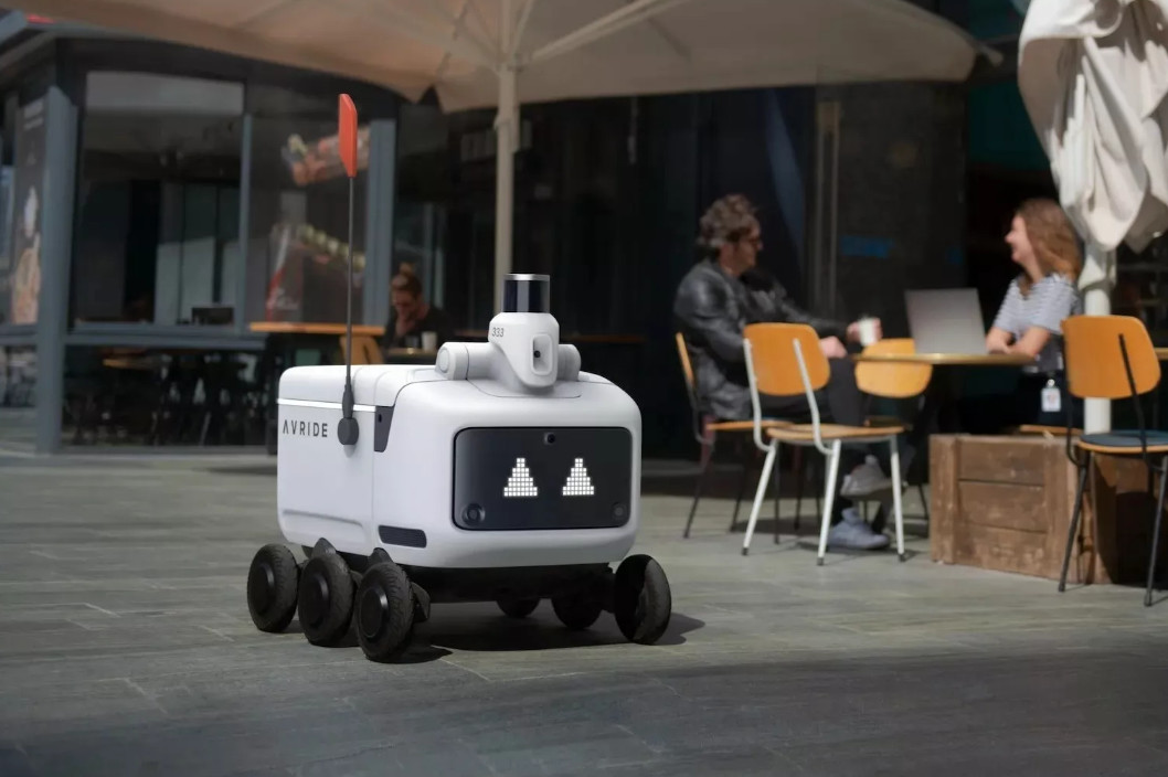 Uber Eats menggunakan robot pengiriman yang memiliki lidar, kamera, dan sensor ultrasonik – akan turun ke trotoar mengantarkan makanan bagi Uber Eats