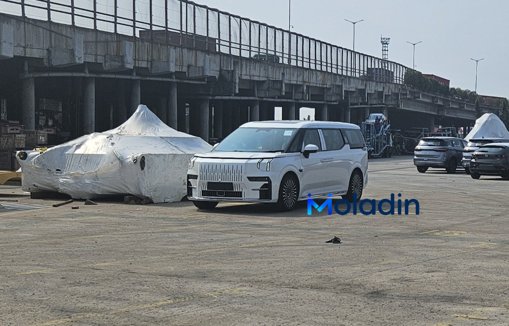Zeekr 009 warna putih sudah mendarat di Indonesia, calon rival Alphard