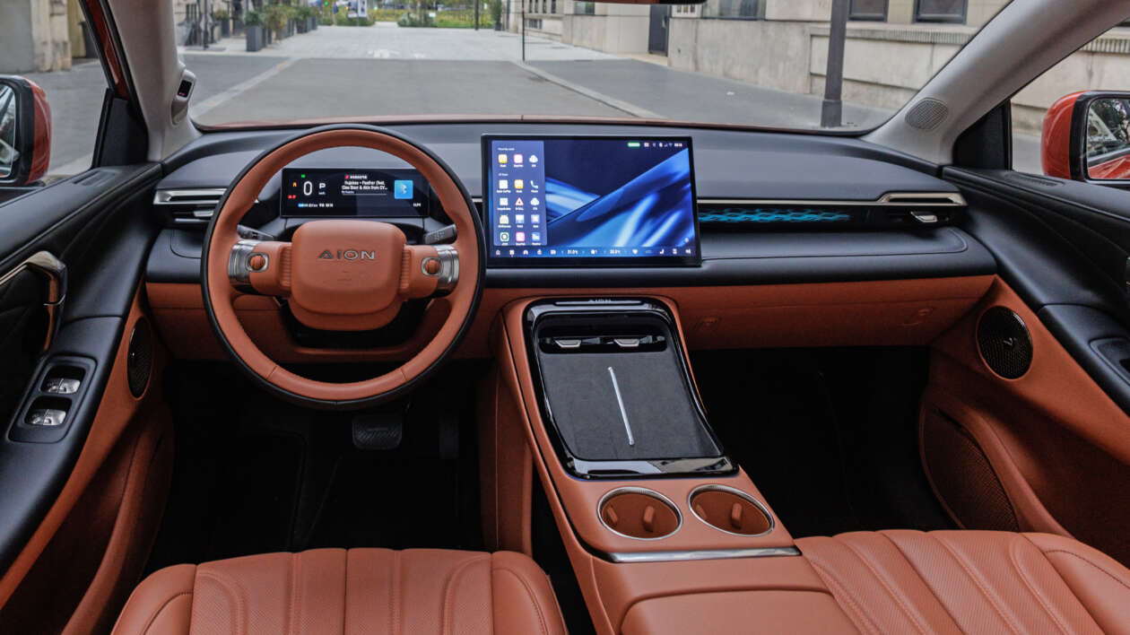 Kabin Aion V model setir kiri untuk pasar Thailand