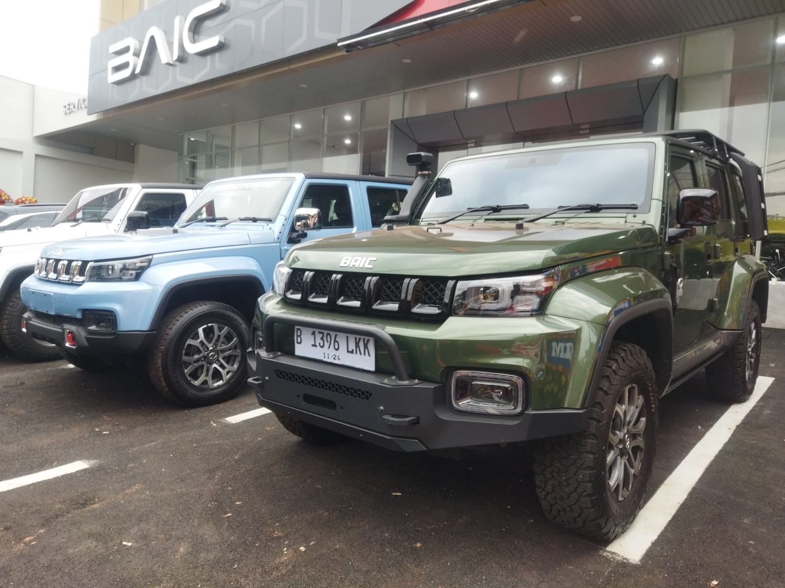 Diler BAIC Cibubur Resmi Beroperasi, Konsumen Pertama Langsung Beli 6 Mobil BAIC BJ-40 juga bisa dimodifikasi