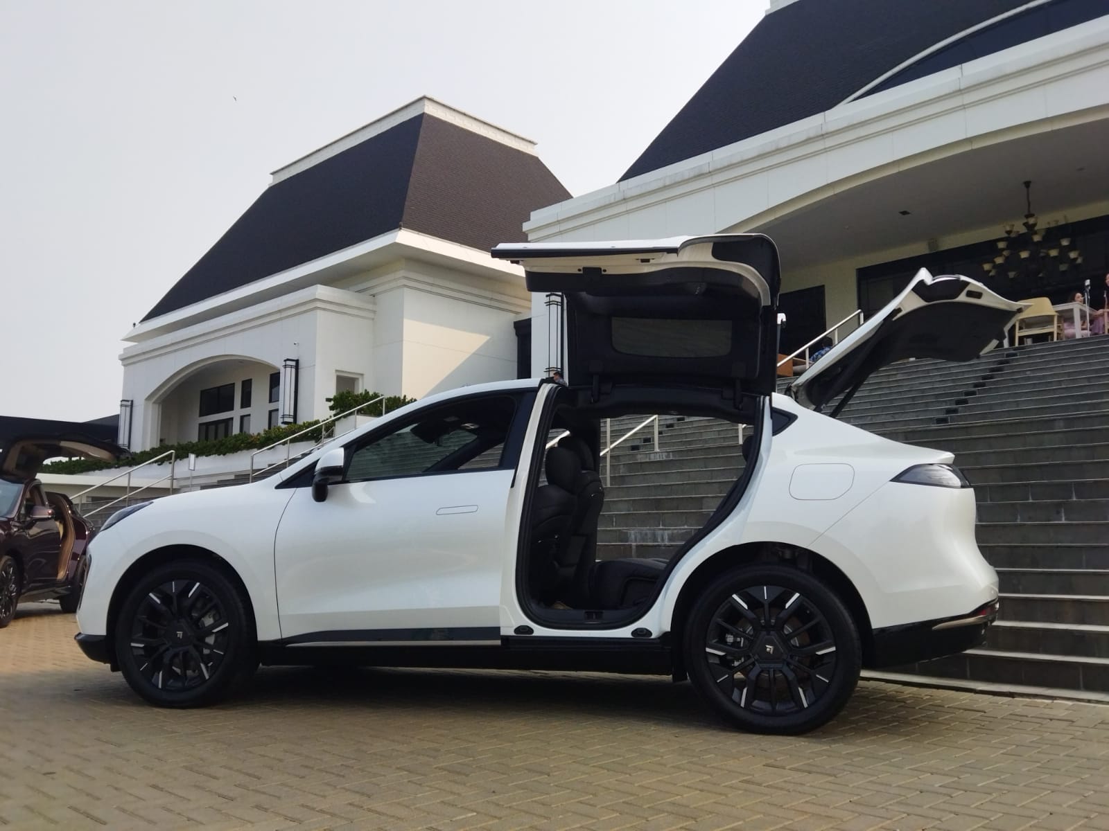 AION Indonesia Resmi Rilis Harga HYPTEC HT Ultra 15