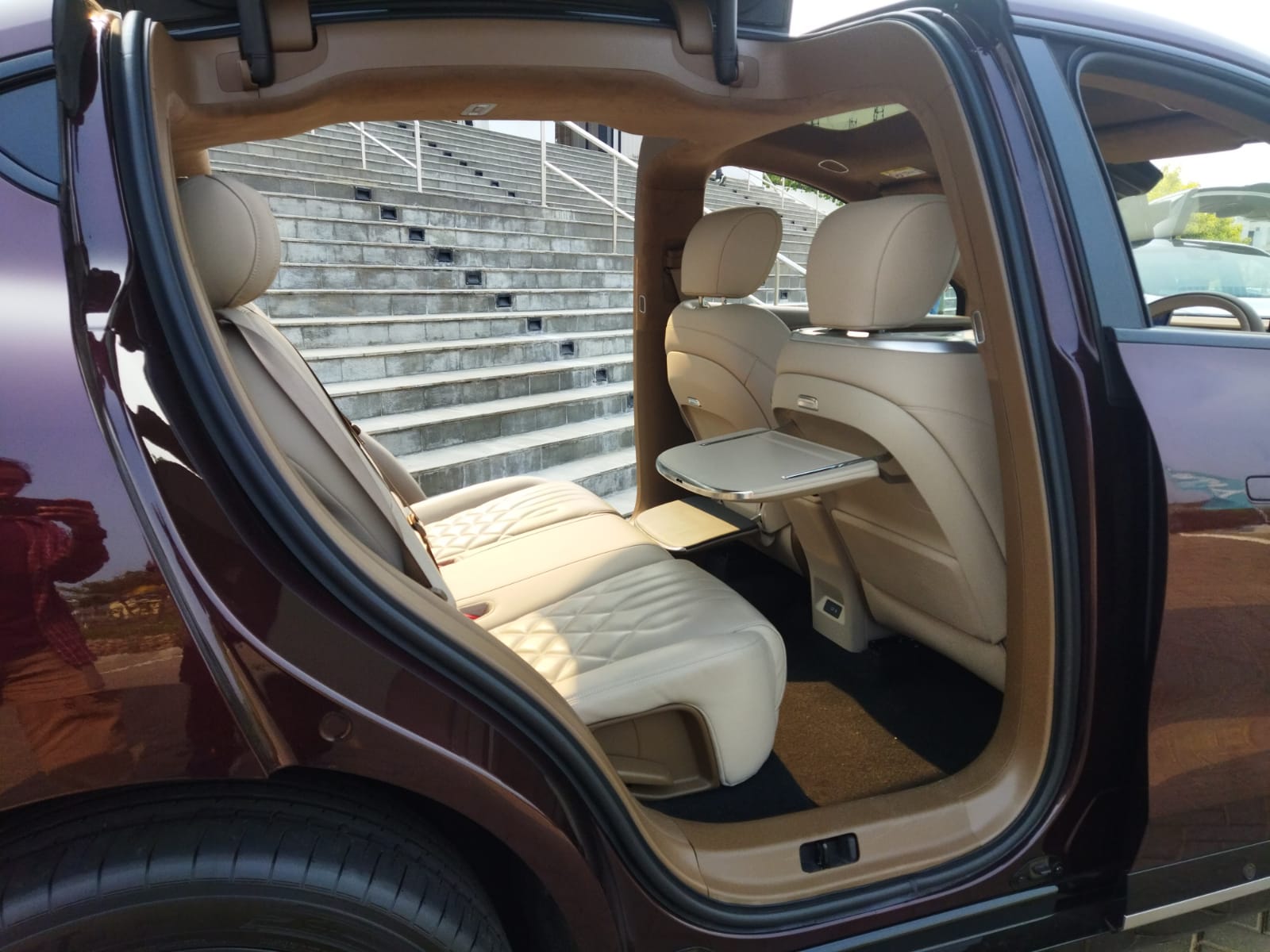 Ruang kabin belakang terasa lega