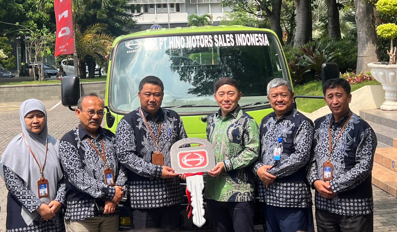 Unit Hino 300 - 130 MDL dipakai pada kuliah umum
