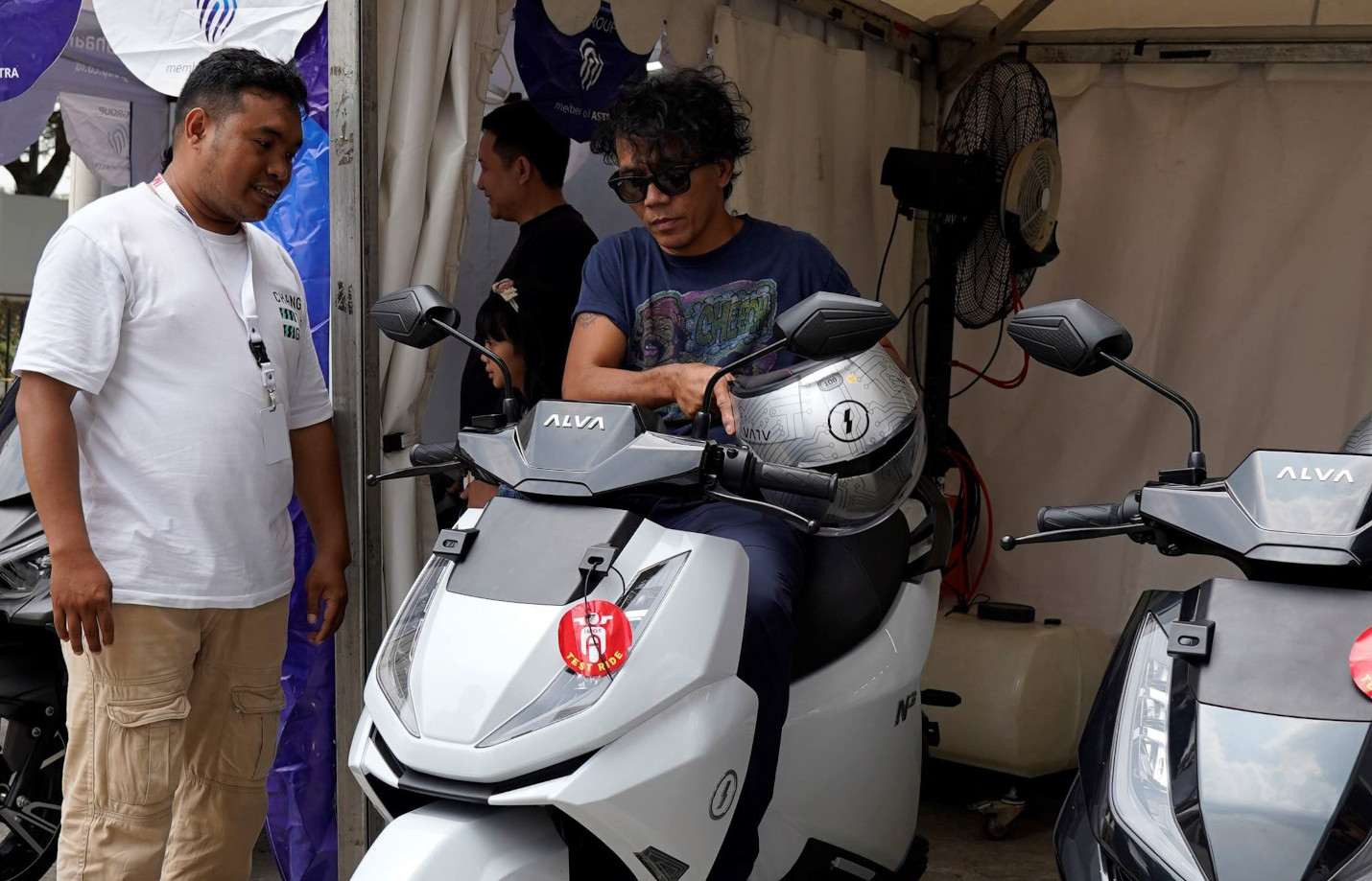 Kaka Slank di Test Ride Area IMOS 2024 2