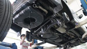 Kapan Waktu Ideal Kuras Tangki Mobil? Ini Manfaat dan Biayanya