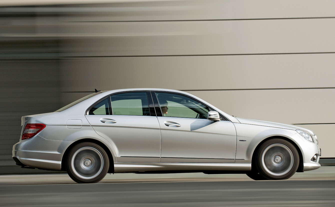 Beragam penawaran dihadirkan di Year-end National Service Week 2024 Mercedes-Benz
