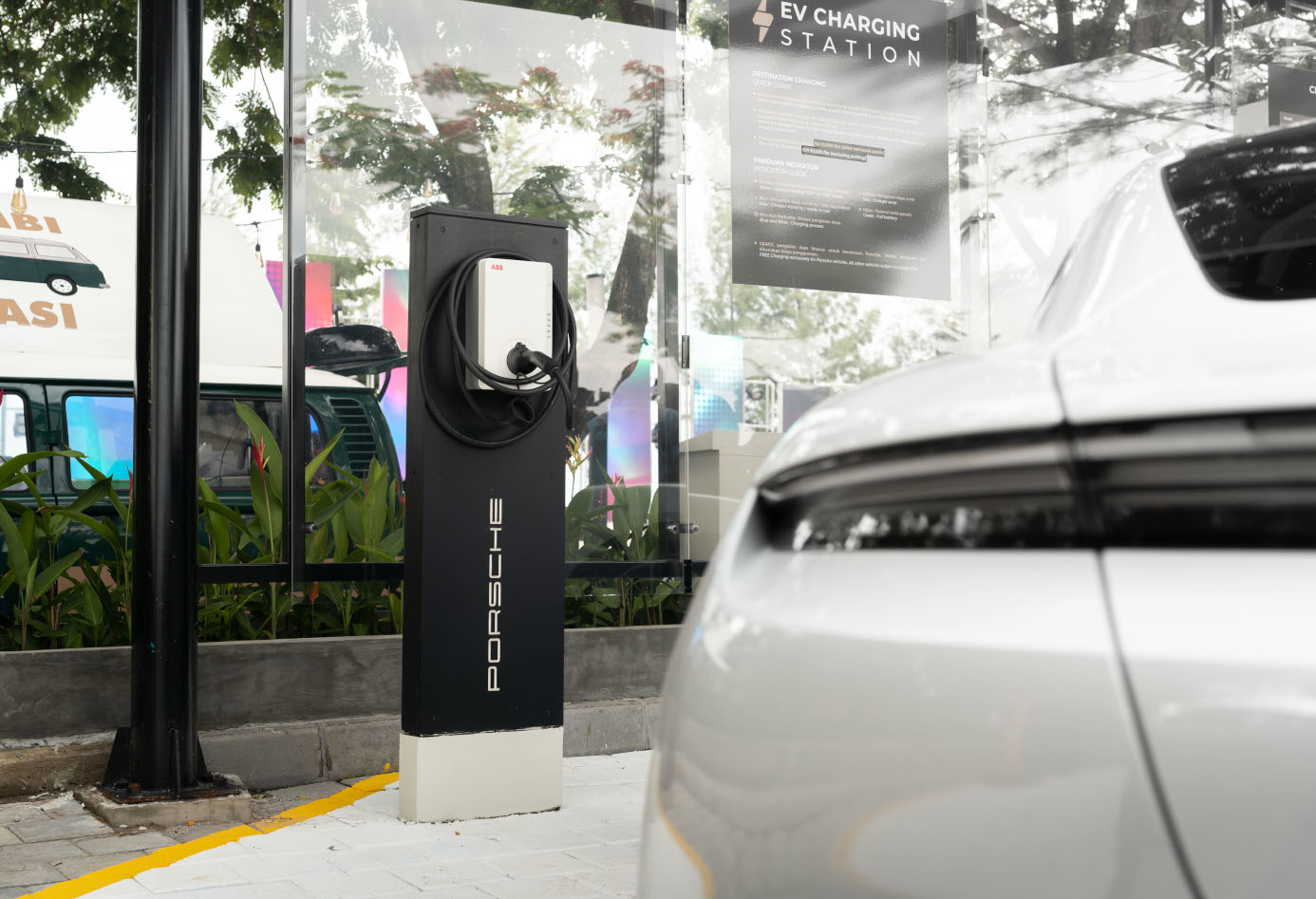 Porsche Destination Charging adalah jaringan pengisian daya global dan nyaman bagi pengguna Porsche