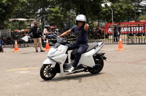 Gandeng Kaka Slank, ALVA Serukan Masyarakat Beralih ke Motor Listrik