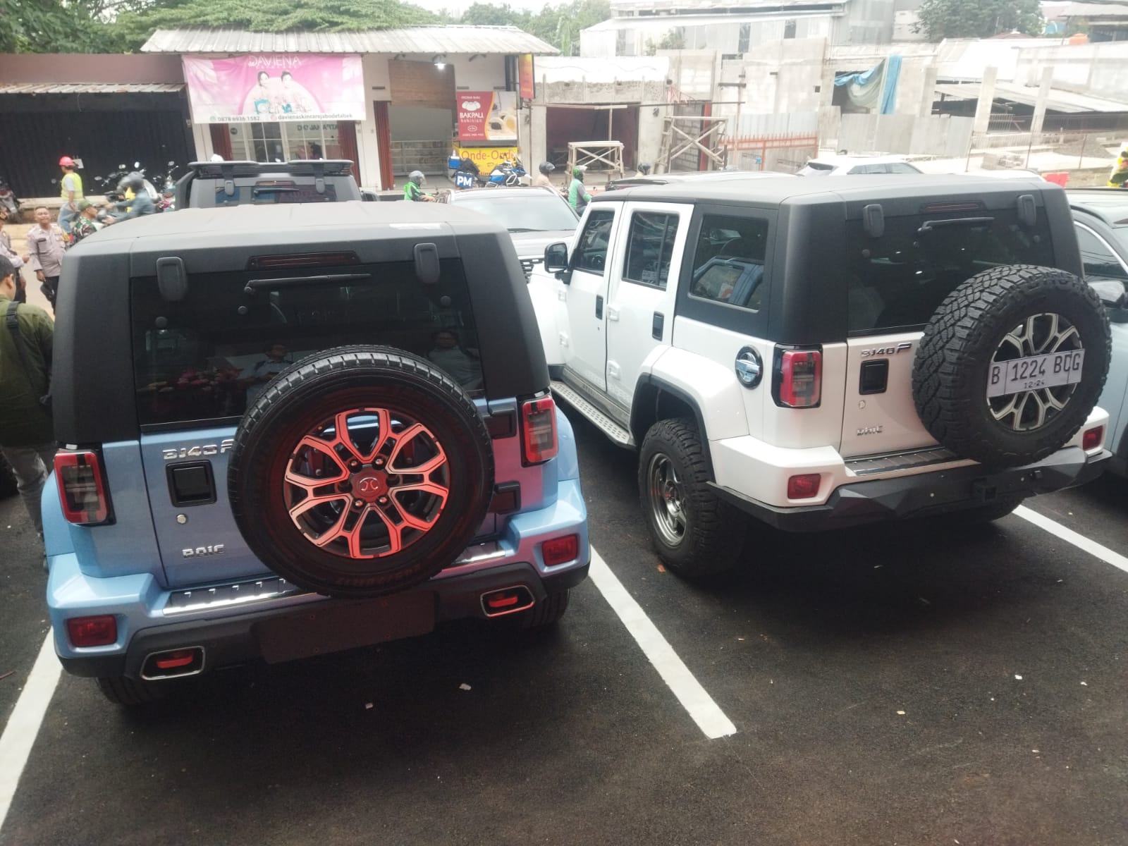 Diler BAIC Cibubur Resmi Beroperasi, Konsumen Pertama Langsung Beli 6 Mobil baic 2