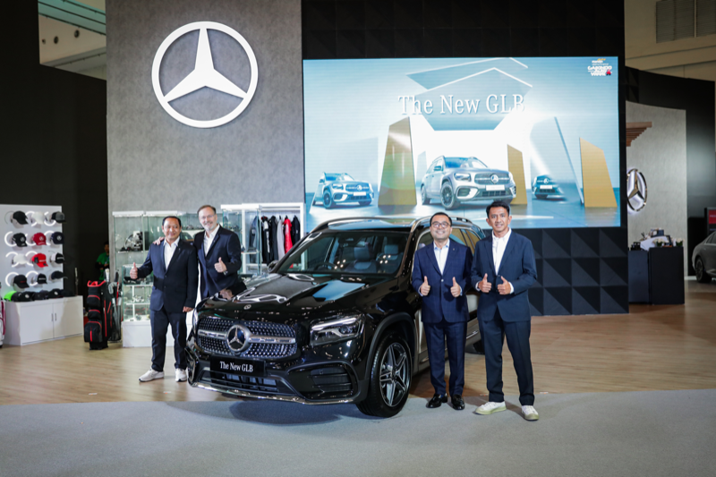 Mercedes-Benz mejeng di GJAW 2024