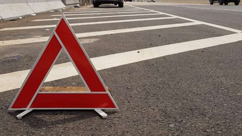 Tips aman berhenti di bahu jalan tol